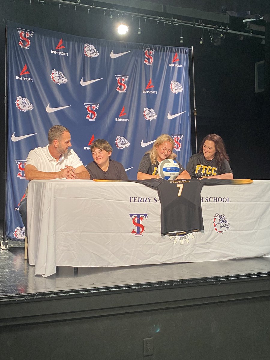 FTSATHLETICS's tweet image. College Signings happening at FTS. Here’s a few photos. More on the way! Congrats to our signing seniors! @RoddBaxley @EarlVaughanJr
