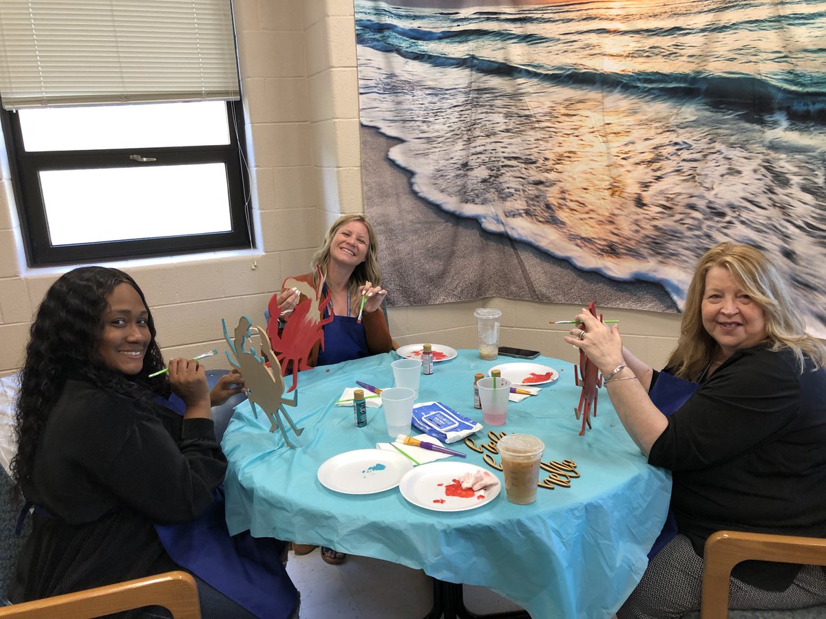 JenSchoolNurse's tweet photo. @MillCreekMSCCPS loves their secretaries! Thank you for everything you do! @calvertnet #indispensableschoolnurse https://t.co/pXRHgXLKeg