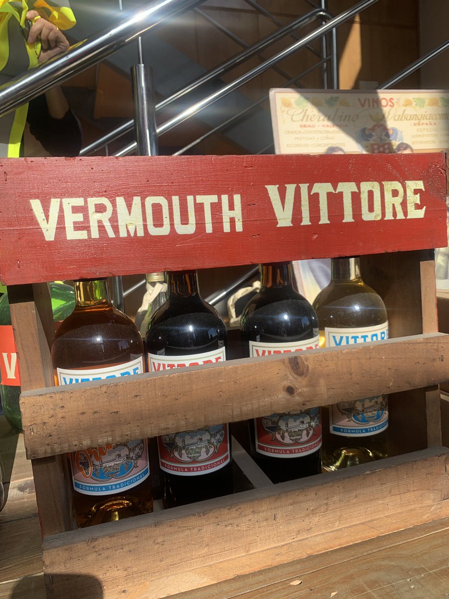 Gracias a la bodega valenciana <a href="/valsan1831/">VALSAN1831</a> por recibir a nuestros alumnos del Grado de Ciencias Gastronómicas y mostrarnos el resultado de tantos años y de varias generaciones haciendo el vermouth más antiguo de Valencia y vinos tradicionales e innovadores #Valsangiacomo #vino🍷