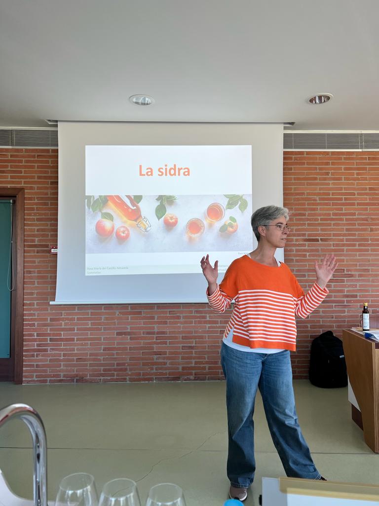 alacartemenus's tweet photo. Ayer guié una cata muy especial en la Associació Catalana d'Enòlegs i Col·legi d'Enòlegs i Enòlogues de Catalunya @enolegs en @juveycamps
La #sidra fue la prota y probamos productos muy interesantes #Mooma @SidraDasturias @EuskalSagardoa #EricBordelet
Una tarde para recordar 💛 https://t.co/EvPRcLsd8E