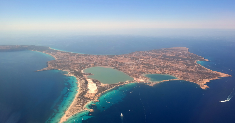 RedElectricaREE's tweet photo. 🔵Interconexión #Ibiza-#Formentera ⤵️

✅Completamos los trabajos de obra civil y montaje .

✅Iniciamos fase de pruebas preoperatorias

Este enlace reforzará la seguridad de suministro, cubrirá el 100% de la demanda de Formentera y acelerará la #transiciónecológica en #Baleares.