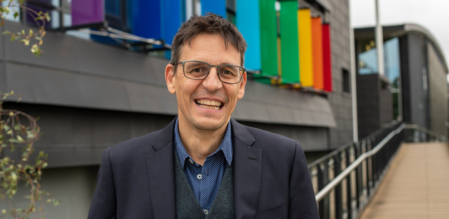 ESA__Education's tweet image. Would you like to meet a @NobelPrize winner? Then join the Hack an Exoplanet #hackathon!🏆 You can win a webinar with Professor @DidierQueloz, 2019 #NobelPrize Winner for the discovery of an #exoplanet orbiting a solar-type star🪐    hackanexoplanet.esa.int @ESA_CHEOPS