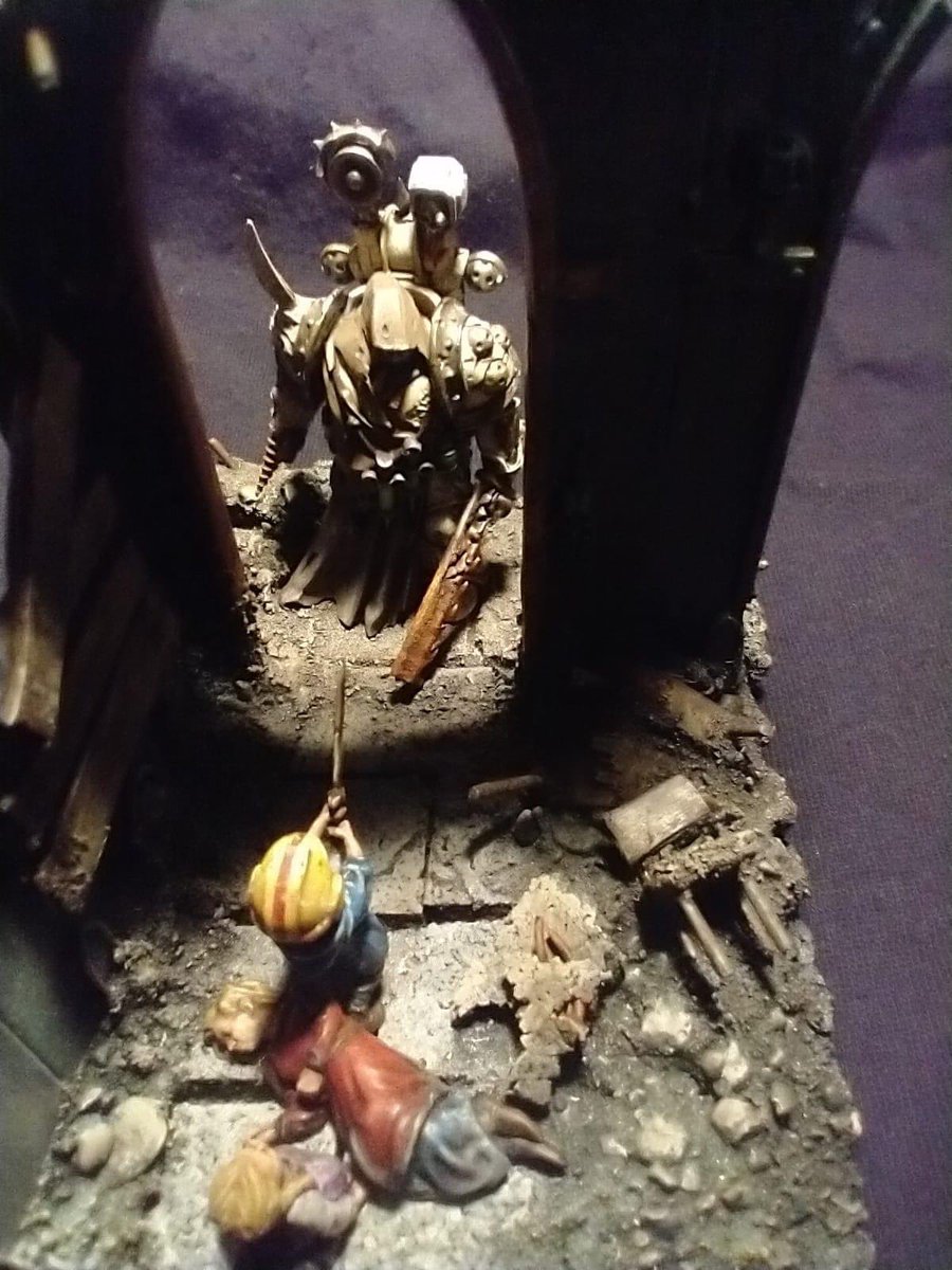 AJoyce_Rivera's tweet image. A guy named James Poxon made a Warhammer 40K diorama and posted it on FB.

I saw it…and now I wanna cry…now you must cry too…😭 

#warhammer40k #WarhammerCommunity