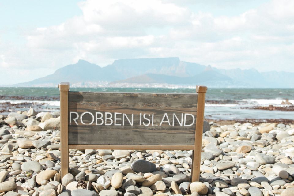 MORE_Collection's tweet photo. #FreedomDay in South Africa commemorates our history and the start of democracy in 1994! If you are staying at our Cape Town properties, #CapeCadogan or #MoreQuarters, a great way to honour this day is a visit to #RobbenIsland where #NelsonMandela was incarcerated for 27 years. https://t.co/i2nKnT0hjl
