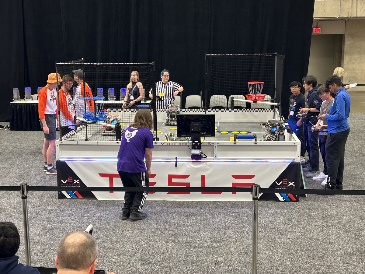 RMohlerZHS's tweet photo. Setting up for our practice match to kick off Worlds competition! #BlueCanDoIt https://t.co/qvWLzwka51