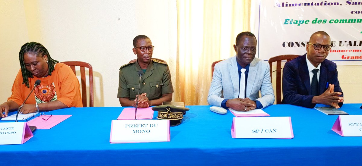 CanBenin's tweet photo. Le #SP_CAN Dr #AlfredACAKPO et le Préfet du Département du #Mono #BienvenuMILOHIN ont procédé ce 26/04/23 à l'hôtel Bel Azur de #Grand_Popo au lancement de la revue sectorielle régionale des interventions en #ASN dans les 40 communes d'intervention du #PNDPE, étape #Mono_Couffo https://t.co/aeqSwT8au1