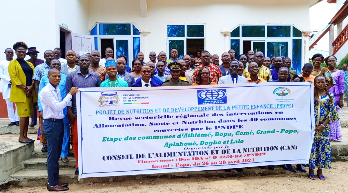 CanBenin's tweet photo. Le #SP_CAN Dr #AlfredACAKPO et le Préfet du Département du #Mono #BienvenuMILOHIN ont procédé ce 26/04/23 à l'hôtel Bel Azur de #Grand_Popo au lancement de la revue sectorielle régionale des interventions en #ASN dans les 40 communes d'intervention du #PNDPE, étape #Mono_Couffo https://t.co/aeqSwT8au1