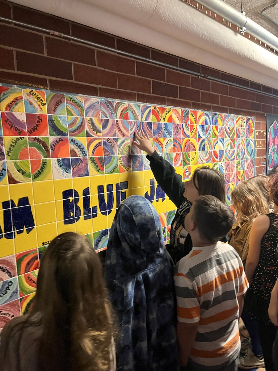 ArtBinghamElem1's tweet photo. 9 mo. Of planning, 6 mo. Of painting and firing, 400+ students, 484 tiles and 1 big reveal. So proud of these 4th grade #binghambluejays #bluejaypride https://t.co/ensGDTWtcD