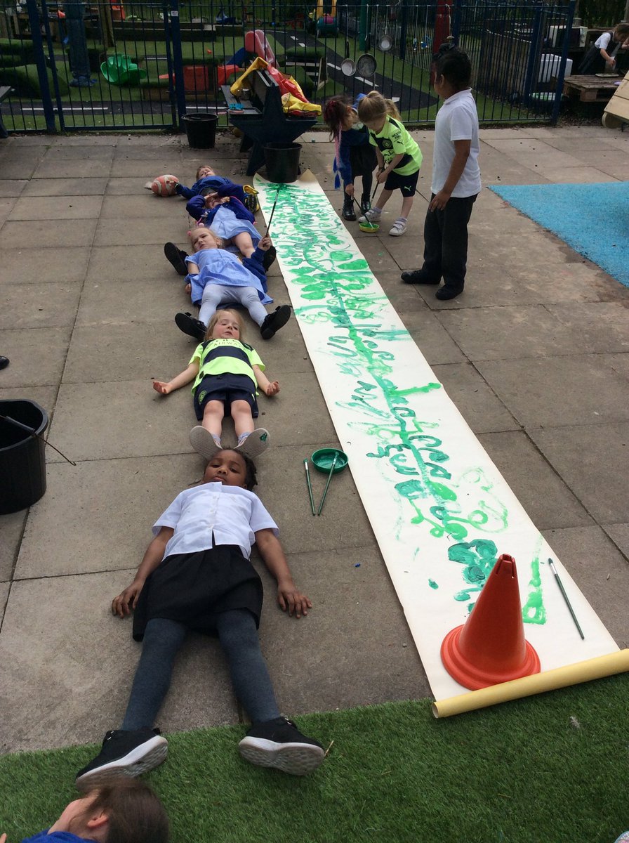 NRInfant's tweet photo. Reception have been reading Jack and the Beanstalk 🌱 #EYFS #earlyreading #outdoorlearning https://t.co/oVMTrdv96O