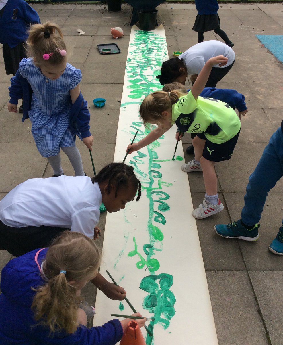 NRInfant's tweet photo. Reception have been reading Jack and the Beanstalk 🌱 #EYFS #earlyreading #outdoorlearning https://t.co/oVMTrdv96O