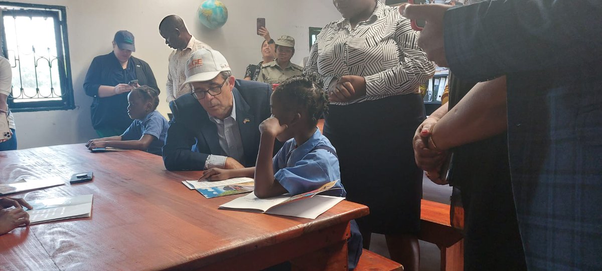 CescMoz's tweet photo. Decorreu hoje, na EP1- Kufa, em Matutuíne, o lançamento da campanha “Alimentação escolar para todos”, uma iniciativa do consórcio do Projecto O Nosso Futuro Brilhante.
#educacao #education #educacaoemmoz #educacaodequalidade #alimentacaoescolar https://t.co/Eto3CSYyke
