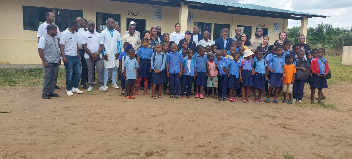 CescMoz's tweet photo. Decorreu hoje, na EP1- Kufa, em Matutuíne, o lançamento da campanha “Alimentação escolar para todos”, uma iniciativa do consórcio do Projecto O Nosso Futuro Brilhante.
#educacao #education #educacaoemmoz #educacaodequalidade #alimentacaoescolar https://t.co/Eto3CSYyke