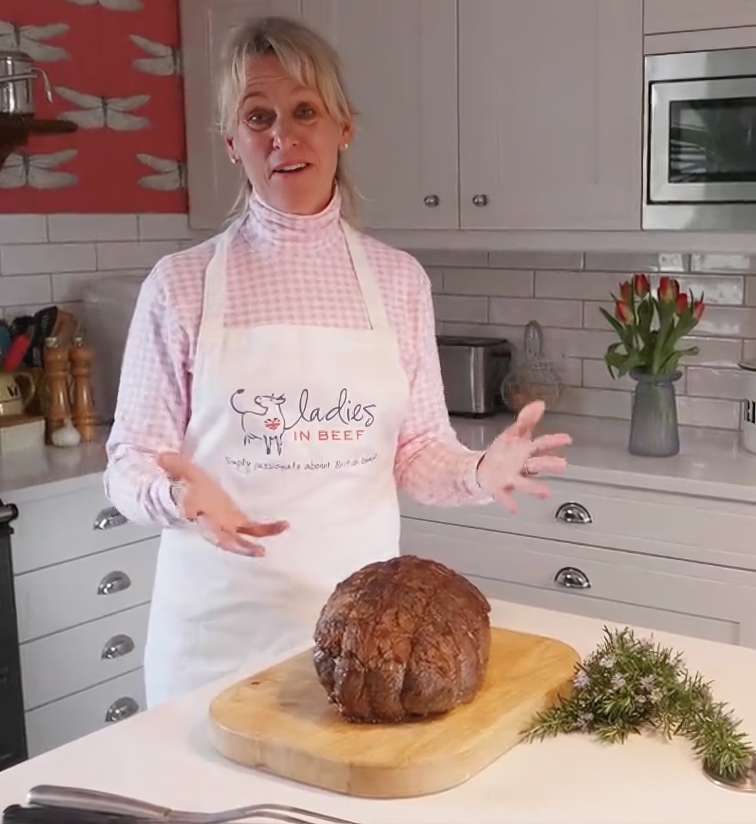 To celebrate our naturally delicious British beef for #GBBW2023 @Minette_Batters challenged chefs Oli Paterson, Liam Barker and Zainab Pirzada to reimagine the traditional beef roast dinner. Take a look at their delicious recipes on our website here 👉 bit.ly/3VeZj7m