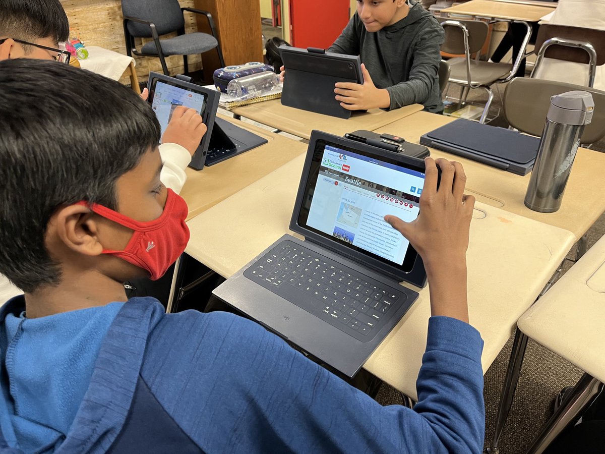 MrsSlaviero's tweet photo. Database and #NationalParks research on US landmarks today, answering the question: why should we visit this landmark? ⁦@MrsHyskaBPMS⁩ ⁦@medialoguer⁩ ⁦@mk_witt⁩ ⁦@EvanRokicki⁩ #milibrary https://t.co/u7LPbp9H5w