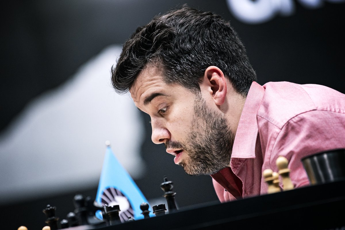 FIDE_chess's tweet image. Three pictures are worth more than three thousand words.

Photos by Stev Bonhage #NepoDing