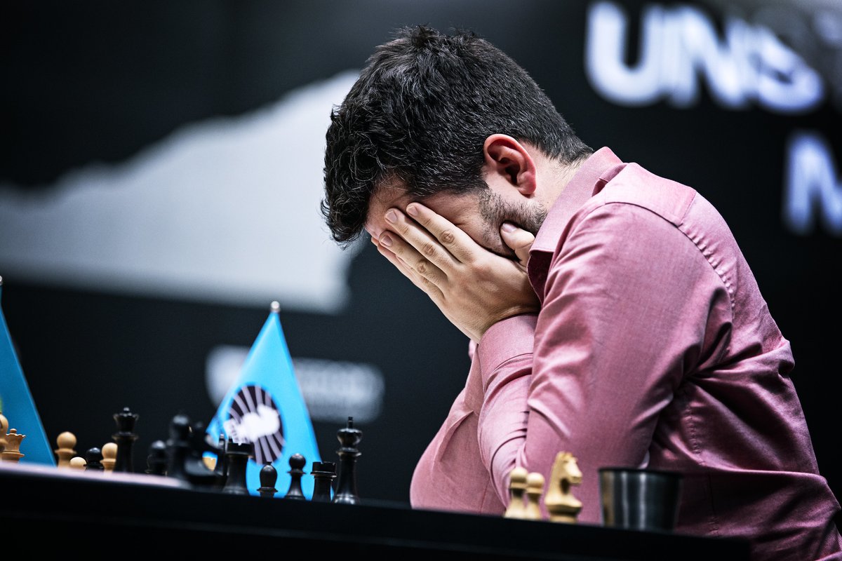 FIDE_chess's tweet image. Three pictures are worth more than three thousand words.

Photos by Stev Bonhage #NepoDing