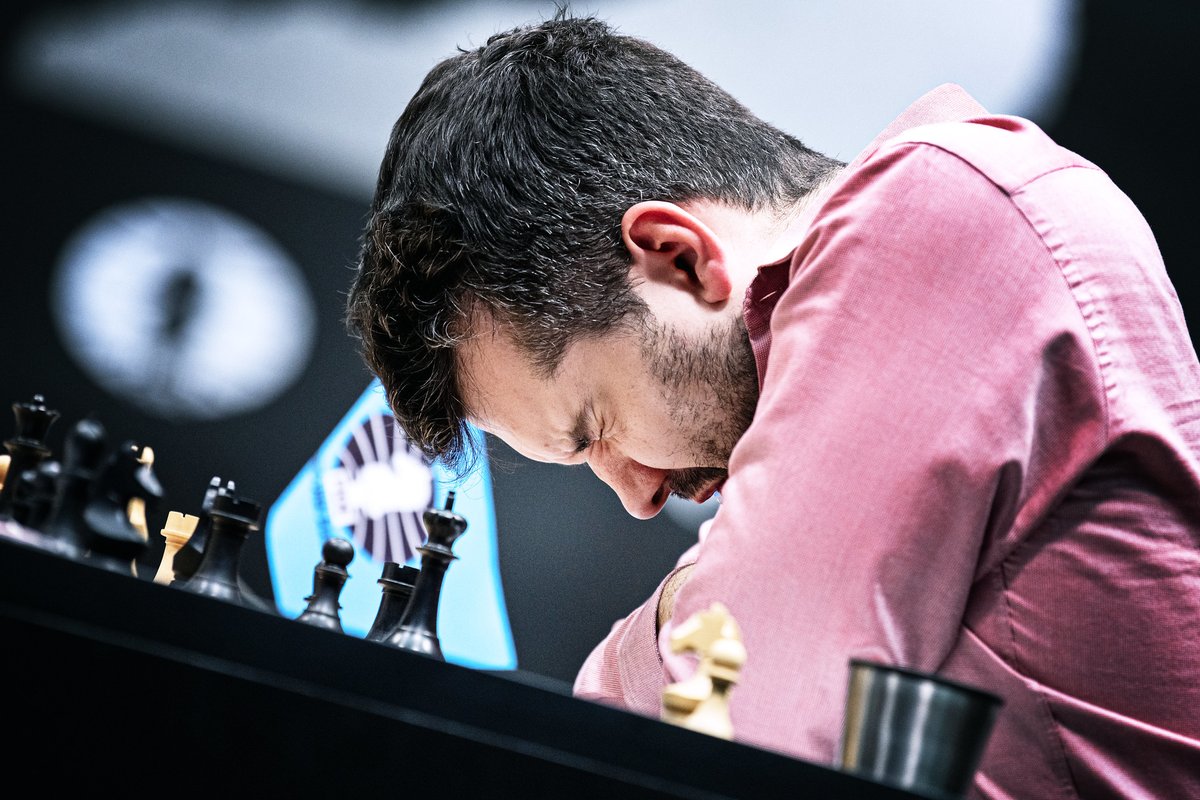 FIDE_chess's tweet image. Three pictures are worth more than three thousand words.

Photos by Stev Bonhage #NepoDing