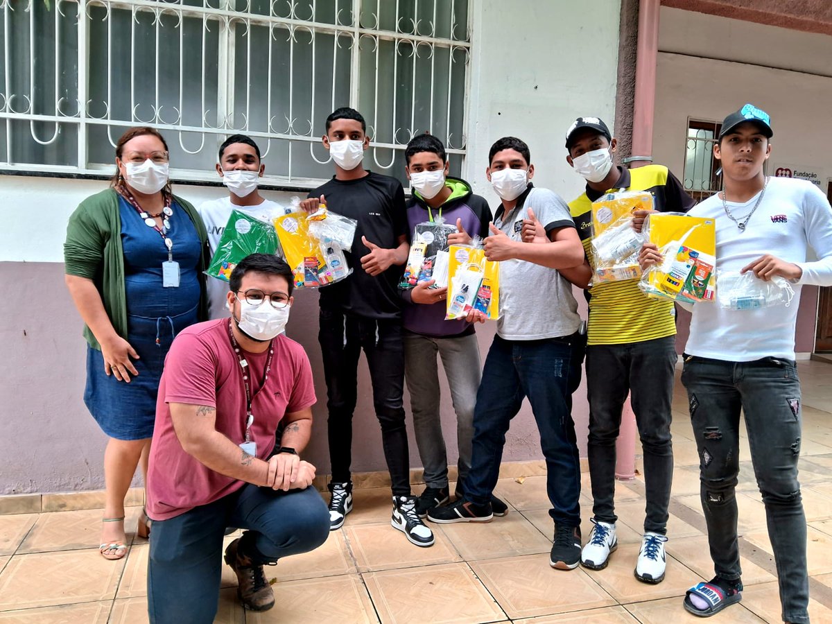 sjmrbrasil's tweet photo. Em Boa Vista, realizamos atividade lúdica sobre saúde mental, impactos da pandemia e inteligência emocional com adolescentes residentes dos abrigos Casa Lar e Abrigo Masculino geridos pelo @govroraima.

#SJMRBrasil #BoaVista #GovernodeRoraima  #AdolescentesMigrantes https://t.co/VsSA12E9cZ