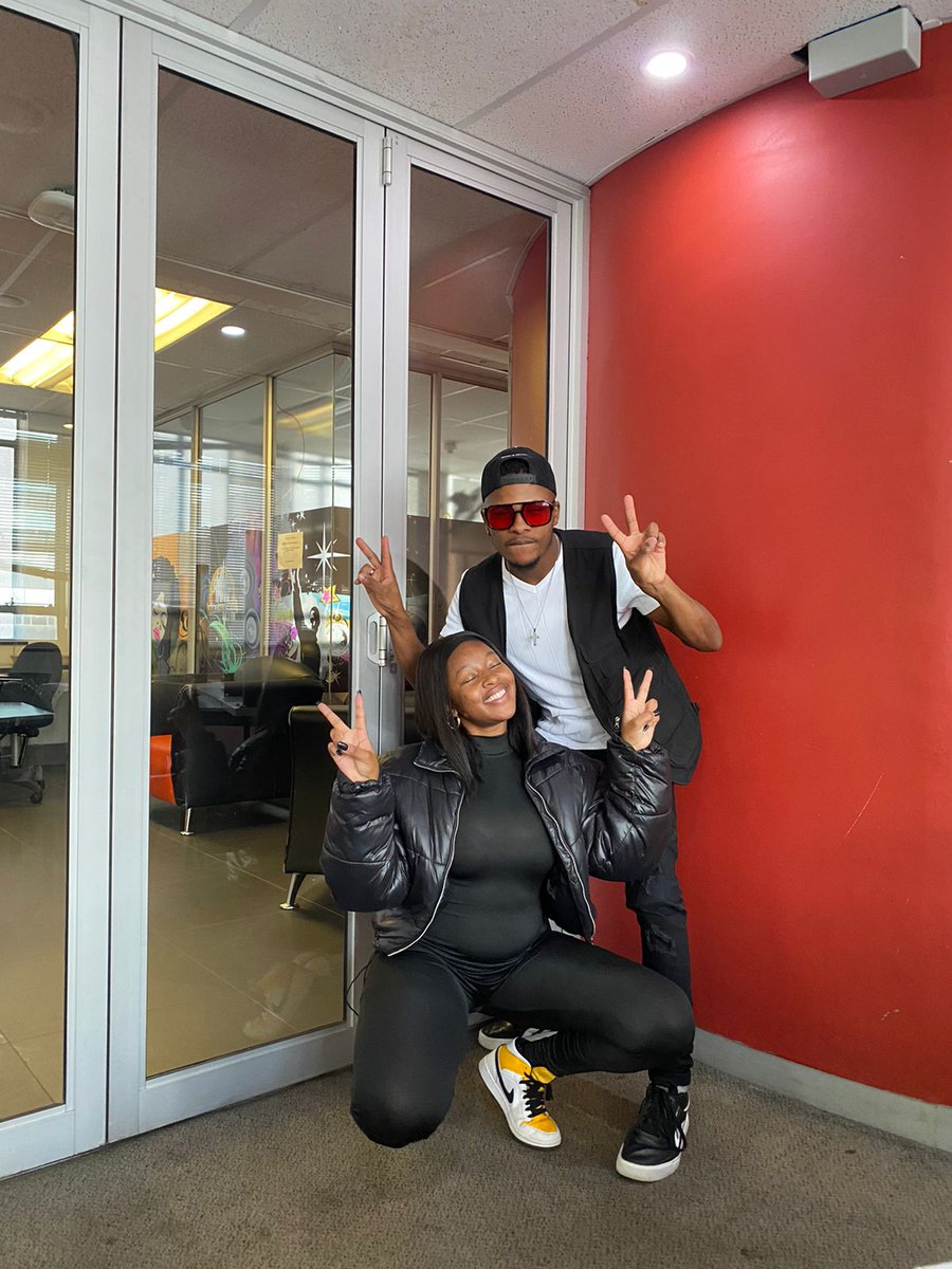 vow_881's tweet image. Happy Fake Friday Riders 🚀🚀Join @DjteeSA and @nanamwene on the #VowFmDrive as they drive you home from 3/6pm 

📻88.1
🌐vowfm.co.za
☎️011 717 9881
📱074 577 9461
