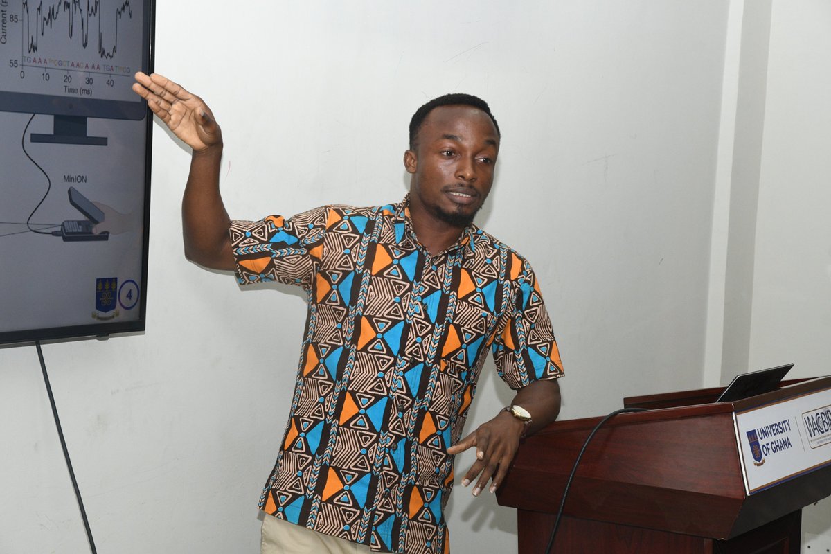 WACCBIP_UG's tweet photo. Edem Adika, a WACCBIP Research Assistant, introduces workshop participants to the Oxford Nanopore MinION Sequencing. This new technology is 3rd Generation Sequencing and is more advanced than many others. https://t.co/0GTJ05th10