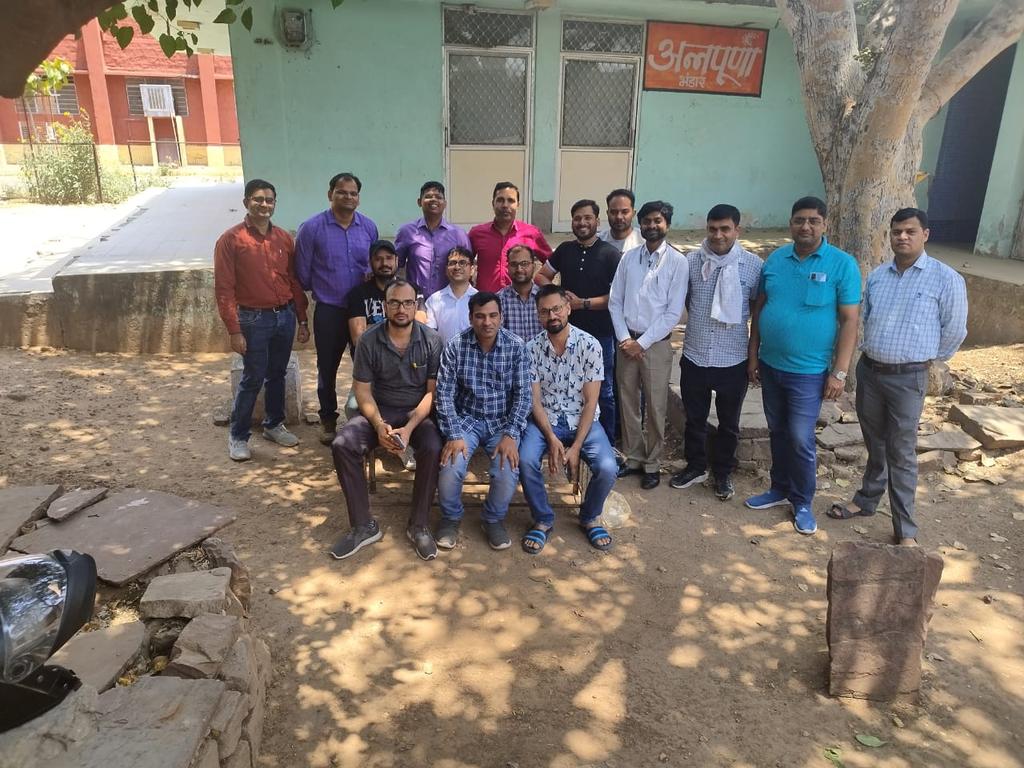 IA की माँग - GRADE PAY 3600

IA को सरकार की सभी योजनाओ की चाबी कहा जाता है इसलिये *#IADemands3600GP*