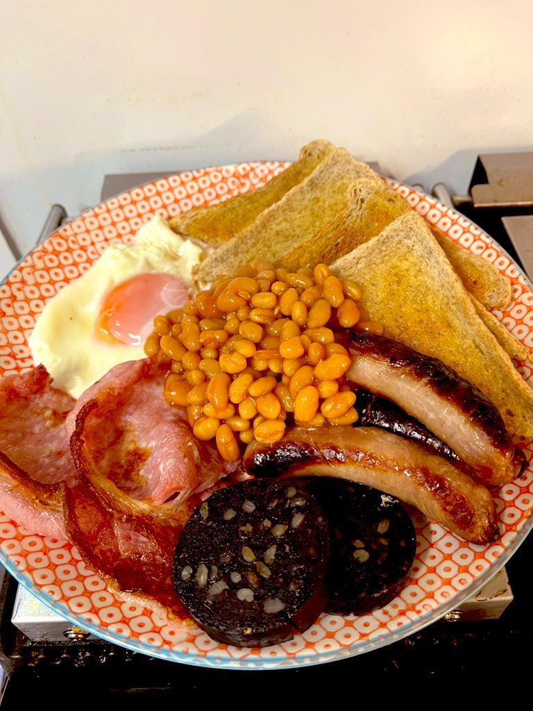 From tomorrow you’ll be able to get our full breakfast & a hot drink for £10
2 Sausages, 2 bacon, black pudding, free range egg, baked beans & toast👍😋
Choice of tea or coffee ☕️ 
Eat in or takeaway 👍👍
Extra items from £1 #CoffeeHut #CwtCoffi #Llangefni