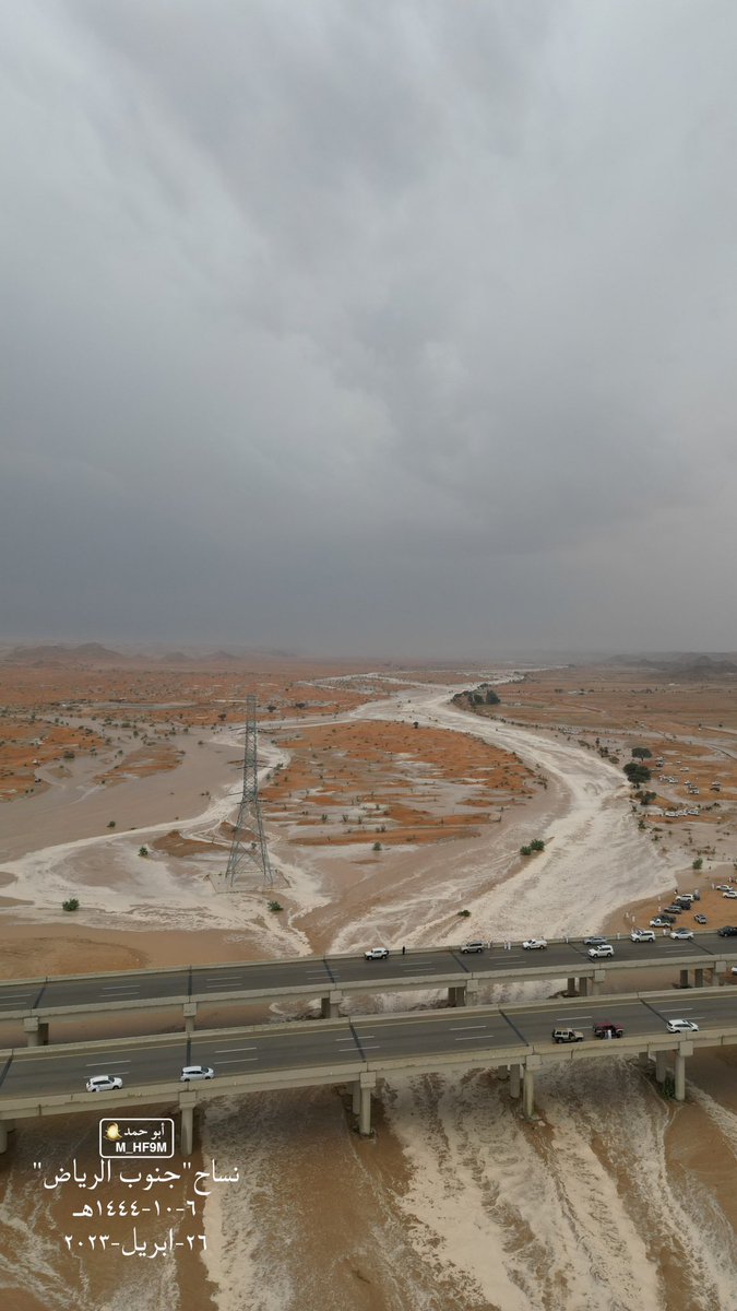 M_HF9M's tweet photo. سيل نساح جنوب الرياض قبل قليل
#تصويري 
#هدير
#امطار_الرياض_الان https://t.co/Uj3gxRkiiW