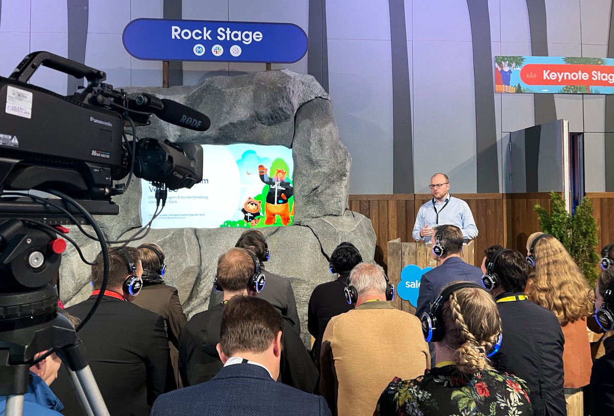 HDurevall's tweet photo. Only picking up the odd word as most the sessions are in German. “Ich lerne langsam”, as @Lukeholohan would say. 

#salesforcetour https://t.co/UvkfCNeNn2