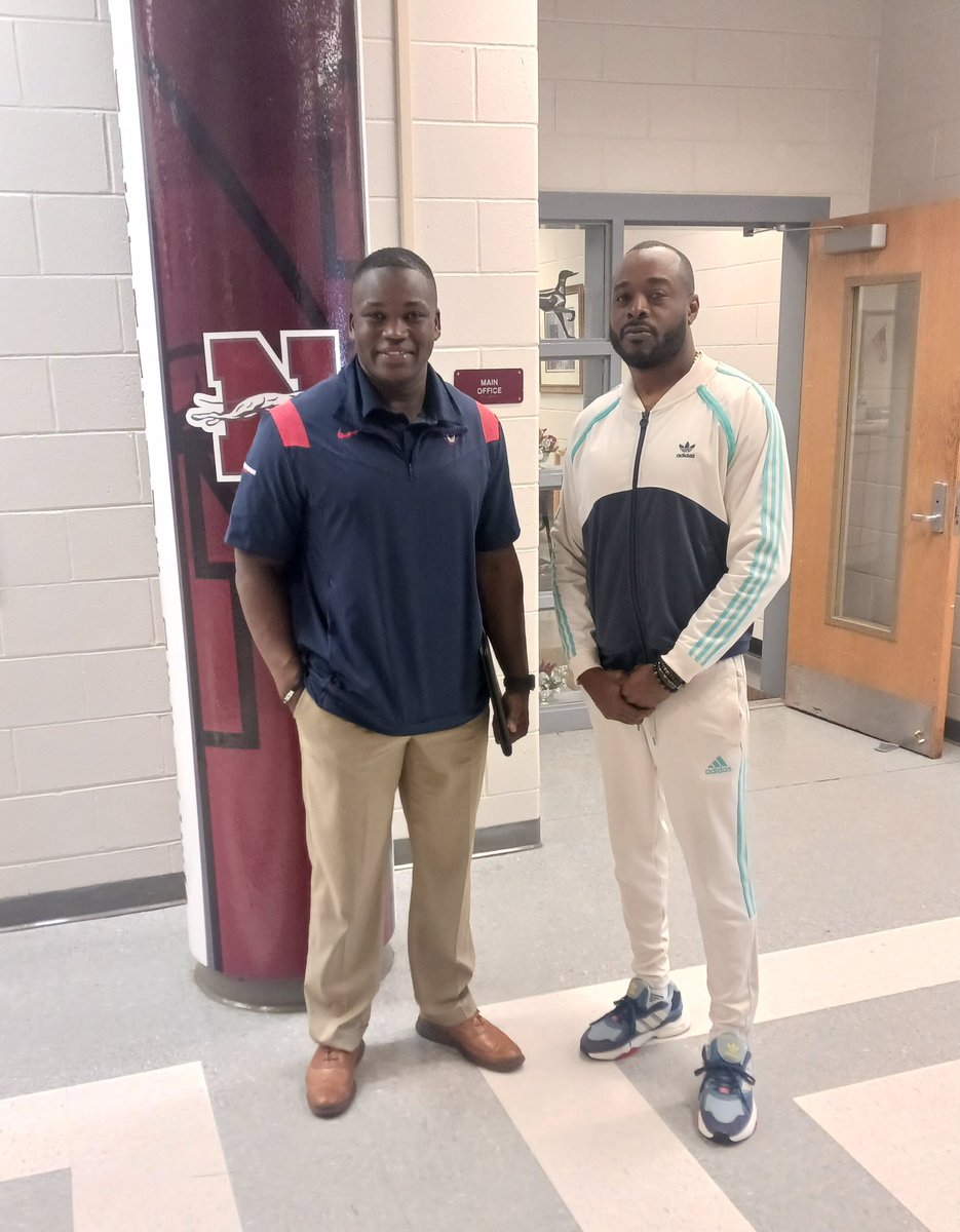 casaan1211's tweet photo. UCONN @UConnFootball is in the building recruiting some young Dogs!!! Norcom Football is Lit in the City‼️📚🏈💍🐶 W.I.N #tradition #pride #legacy
We create our own🌊 #Norcom #Portsmouth 
@CoachSammis https://t.co/HswBMToEzr