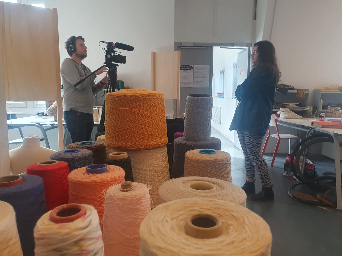 LeaDouhard's tweet photo. Ce matin toute la promo de l'Incubateur de politiques publiques était à l'@Ensci_Paris pour le dernier atelier du semestre. Présentations des projets entre pairs et amélioration des argumentaires avant les soutenances finales 🚀 @EAPScPo #ScPolicyLab https://t.co/dJpQzky0eP