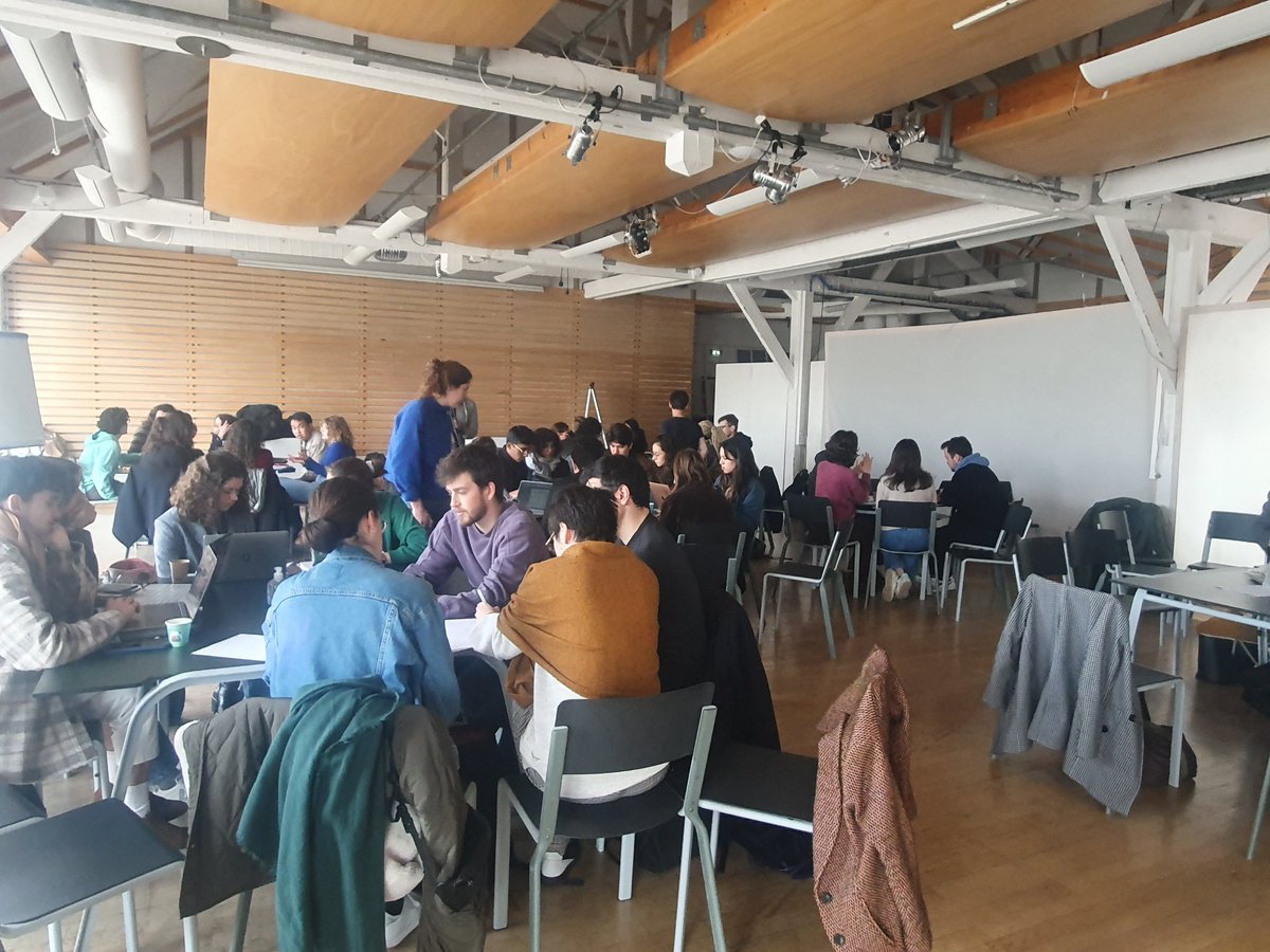 LeaDouhard's tweet photo. Ce matin toute la promo de l'Incubateur de politiques publiques était à l'@Ensci_Paris pour le dernier atelier du semestre. Présentations des projets entre pairs et amélioration des argumentaires avant les soutenances finales 🚀 @EAPScPo #ScPolicyLab https://t.co/dJpQzky0eP