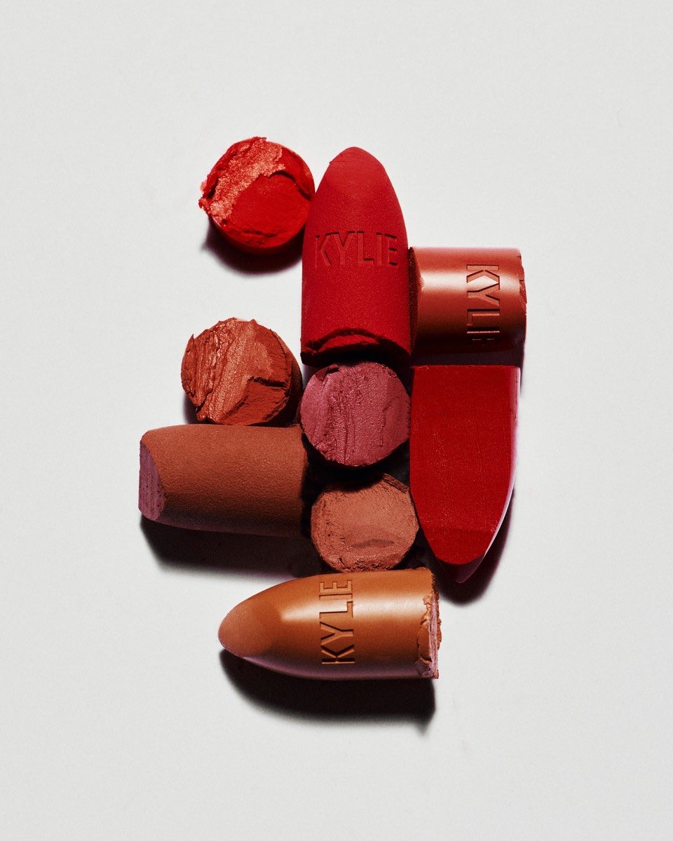 kyliecosmetics's tweet photo. find your perfect shade tomorrow! ❤️ our 24 matte and crème bullet lipsticks launch April 26 at 9am pst 💄 https://t.co/CXpuwNdlzH