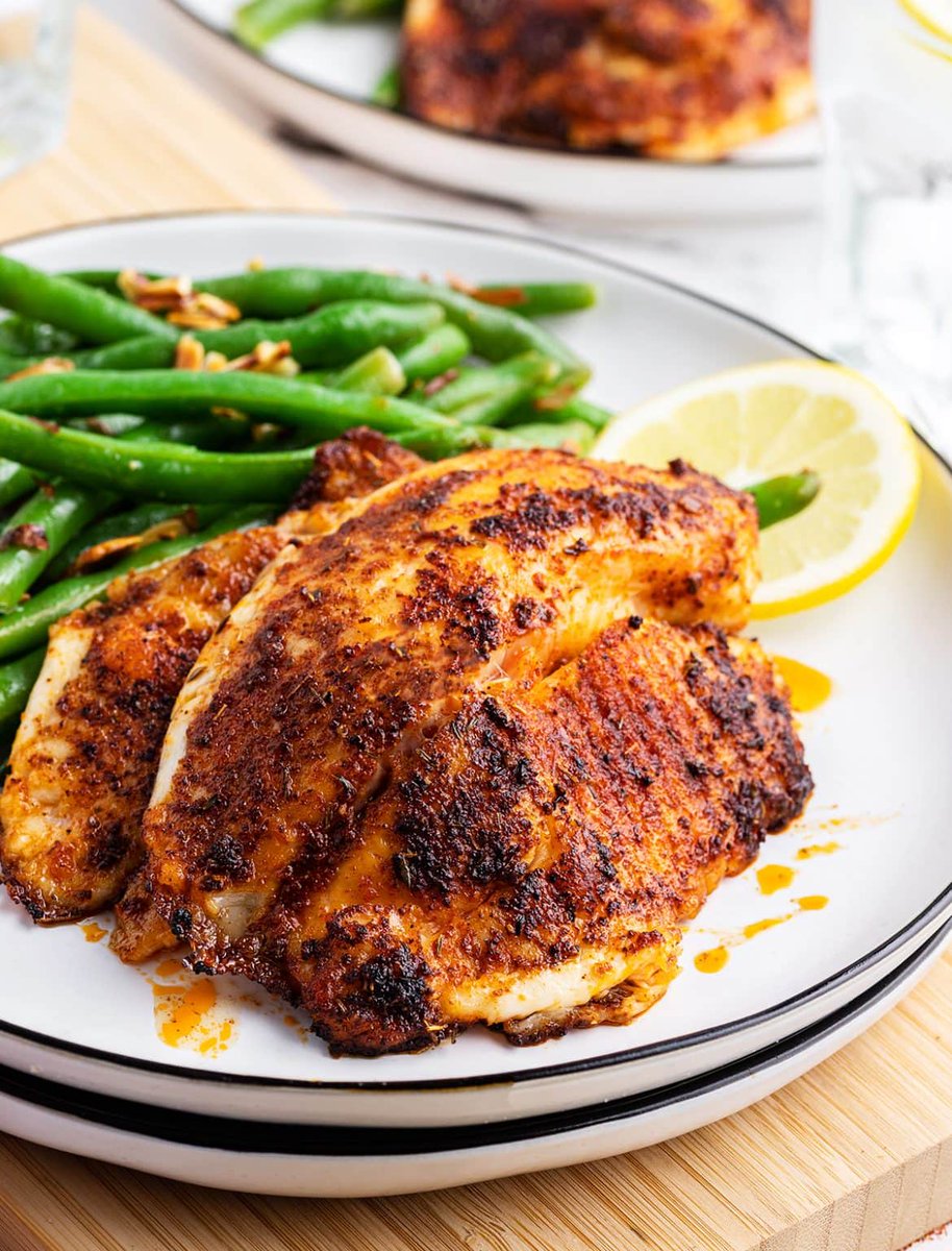 This blackened tilapia has a simple blend of spices that give it so much flavor. It has a crispy crust and flakey interior and is perfect for dinner tonight! -- lmld.org/blackened-tila…