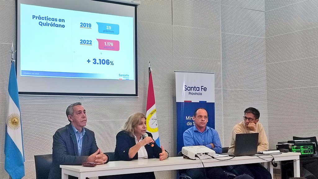 JPrietoSalud's tweet photo. Presentamos el Informe de #CEMAFE
2022.
"Atrás de cada número estamos viendo a una persona. Tienen el trabajo, las manos y el humanismo de nuestro personal de salud." @martorano_sonia @MinSaludSantaFe
#HACEMOS @MinSaludSantaFe @GobSantaFe 🟥⬜🟦 https://t.co/yWklbj0bJ3