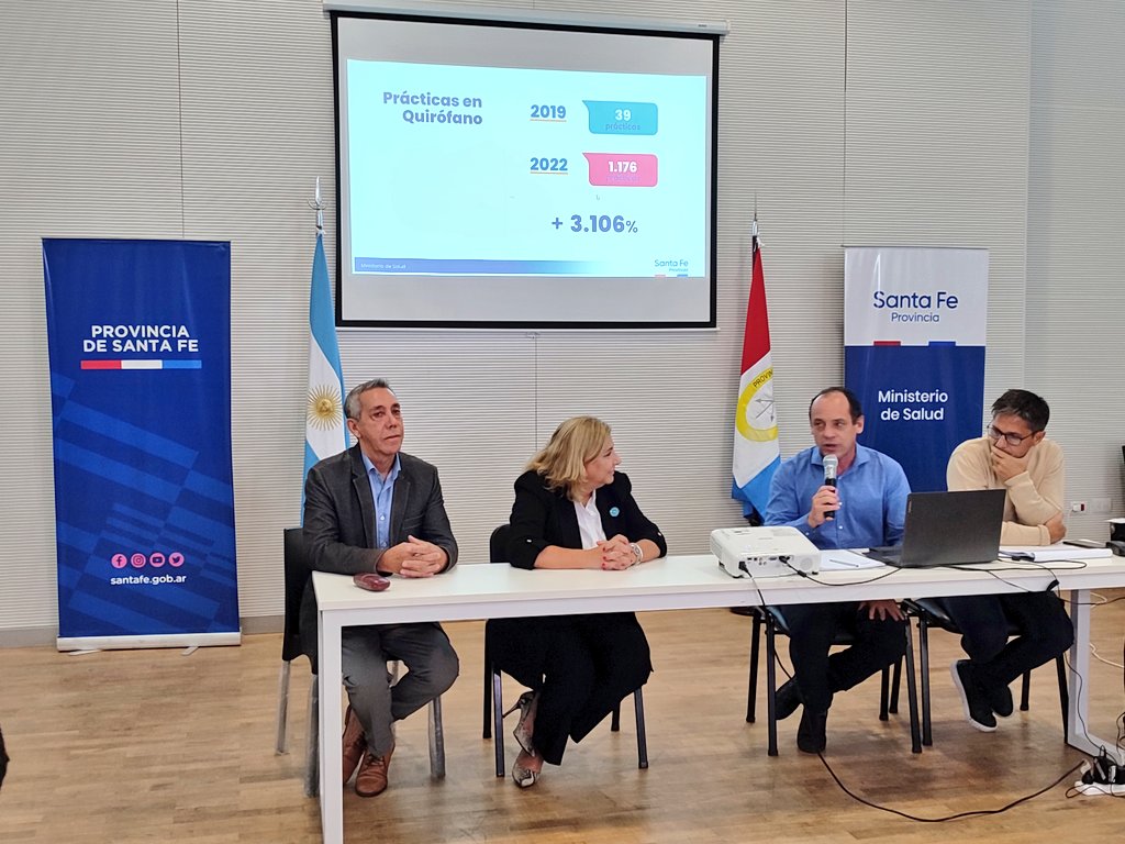 JPrietoSalud's tweet photo. Presentamos el Informe de #CEMAFE
2022.
"Atrás de cada número estamos viendo a una persona. Tienen el trabajo, las manos y el humanismo de nuestro personal de salud." @martorano_sonia @MinSaludSantaFe
#HACEMOS @MinSaludSantaFe @GobSantaFe 🟥⬜🟦 https://t.co/yWklbj0bJ3