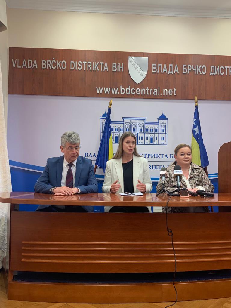 In Brčko w Mayor Nišić &amp; Deputy Mayor Domić visiting some of five public buildings in Brčko made energy efficient through 🇸🇪 support &amp; local co-financing. 

We also discussed political developments &amp; prios. I encouraged focus on implementing EU reforms.

#SwedeninBiH #Brcko #BiH