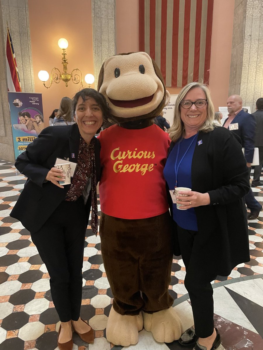 BurtonLibrary's tweet photo. It's #OhioLibraryDay ! Today, the Geauga County library directors joined 100s of library advocates at the Statehouse to support public library funding. @GeaugaLibrary https://t.co/6Bizpfis6l