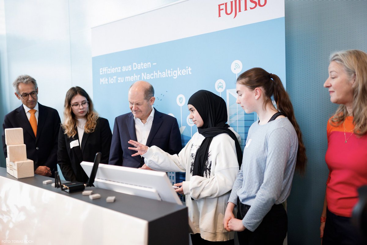 FujitsuPolicyDE tweet media