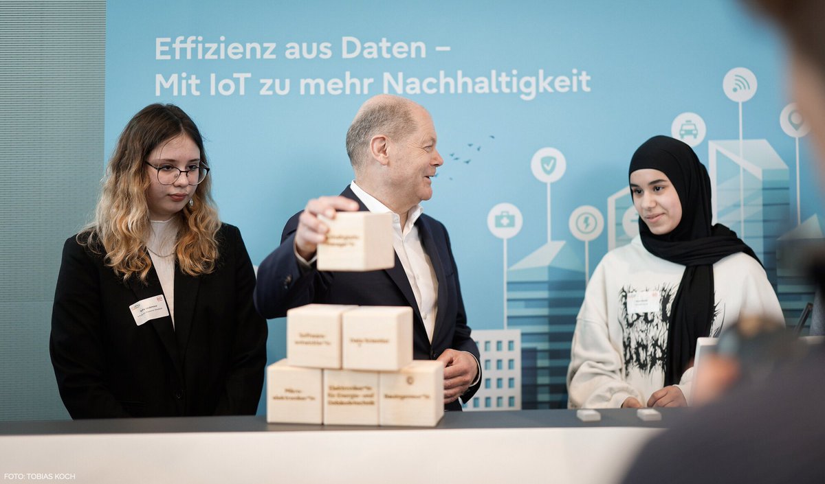 FujitsuPolicyDE tweet media