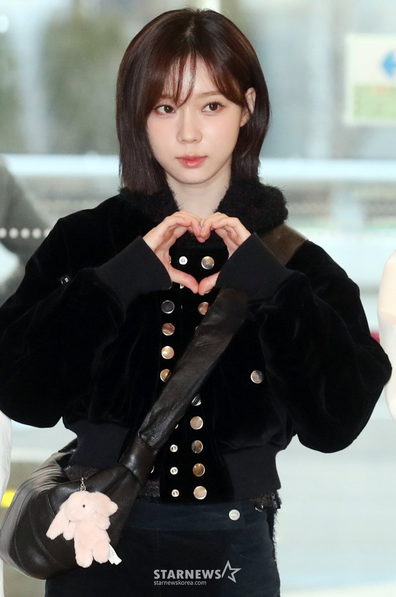 Hieee27's tweet photo. My lovely bias and her love signal
#WNTER #aespa https://t.co/KG5S2qtO7K