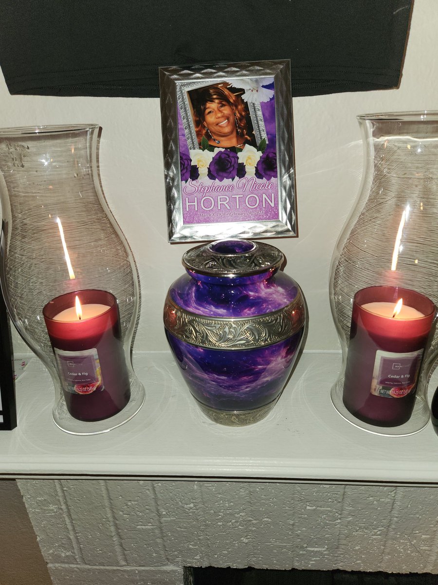 Reddude29's tweet photo. I lost my mom Feb 20th and haven't been right every since lord know I miss her sooooooooo much life has been hard I can't cry on her shoulders no more I can't laugh with her on the phone or in person it just sucks that now I have to live with out her 😭😭😭😭😭😭😭😭 https://t.co/VPkCjAUafb