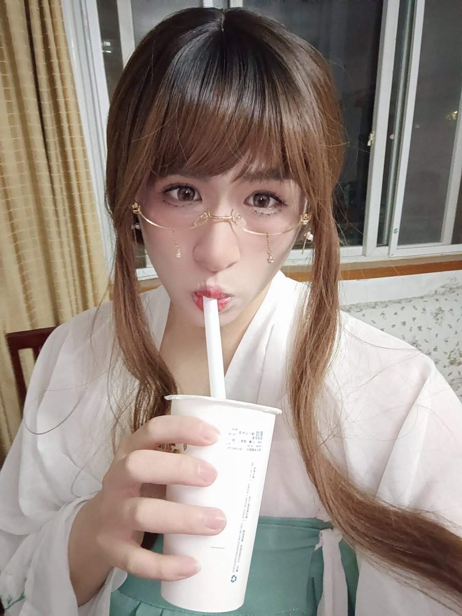 cdm_moer's tweet photo. 人生最痛苦的事情的莫过于没有了心气和自信，唉~
正能量不动了，结果发现自己这年纪想放纵都不行啦��。哈哈
#男娘 #伪娘 #cd #cdm #女装大佬 #女装子 https://t.co/tPY4oUcSvR