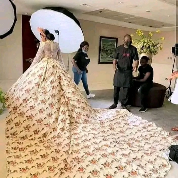 KennaPrecious's tweet photo. This is the best outfit so far 😍
#ishiAguROCKS
#Igboukwu https://t.co/WpAfmuRick