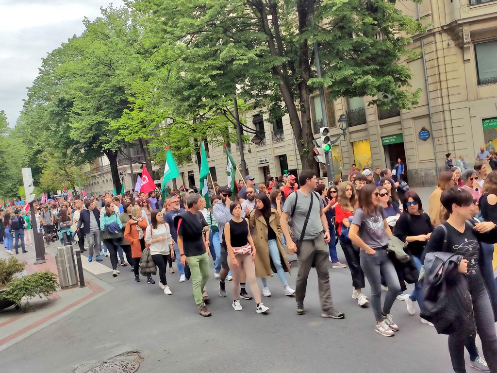 ELAHezkuntza's tweet photo. Atzoko grebari buruzko argazkiak ikusita, berriro Gizarte Ekimeneko grebalariei eskerrak eman behar dizkiegu, ta batez ere ZORIONAK eman:

📢 ONENAK ZARETE ‼️

Hauxe lehenego pausoa, laster gehiago etorriko dira!

#GizarteEkimenaBorrokan https://t.co/g6swq0x0uf