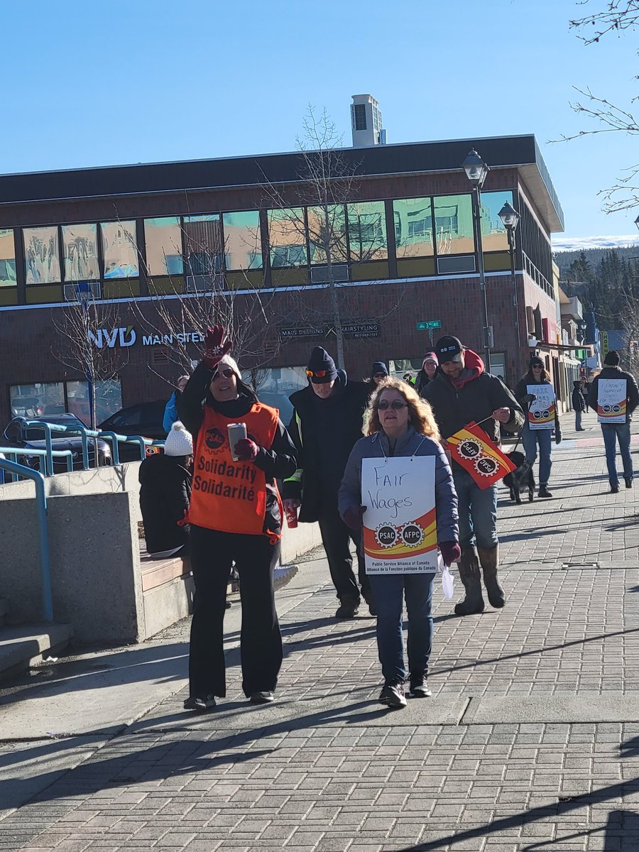 Day 7 proved that workers are stronger than ever! #cdnpoli 💪💪
One day longer One daily stronger @PSAC_North @psac_afpc #canlab #pawlidarity