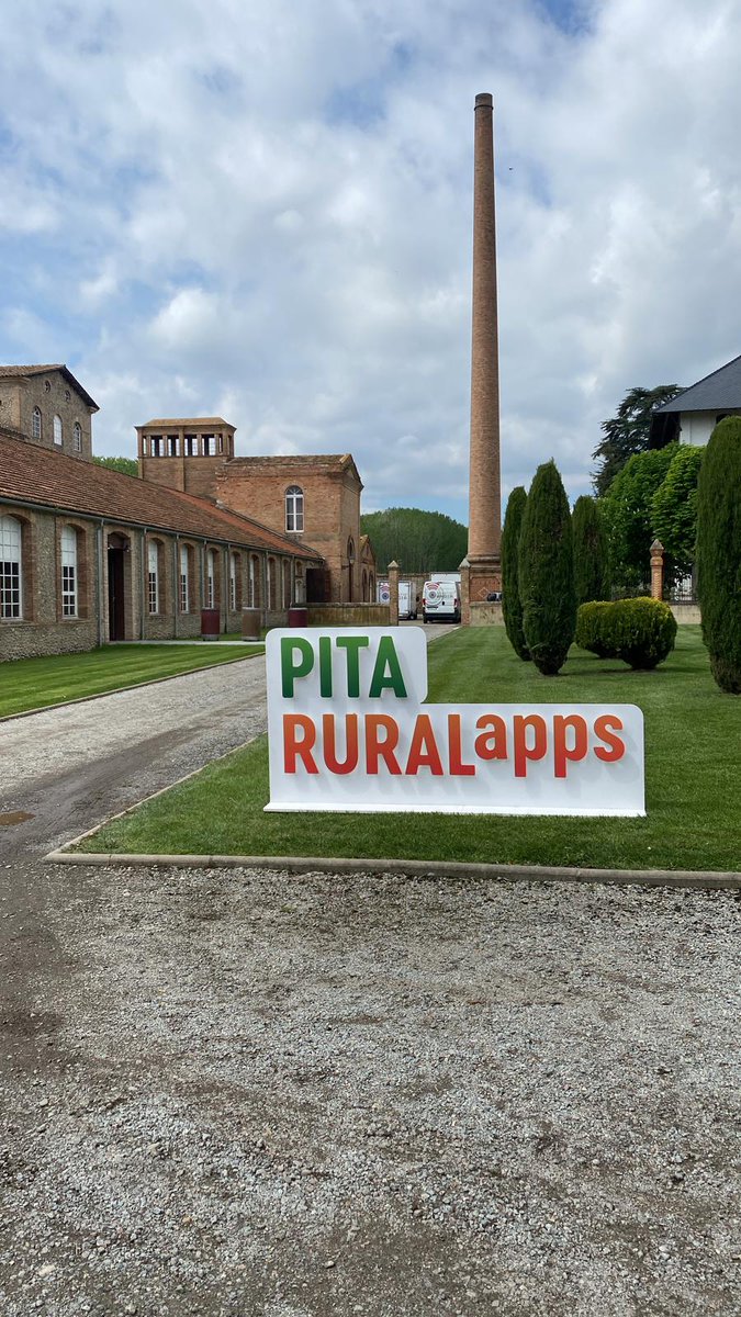 ruralcat's tweet photo. 📍Avui som a la Colònia Rusiñol de Manlleu! Tot a punt per començar el Dia de la Innovació Agroalimentària i l’entrega dels #PremisPITA i els #PremisRuralapps 2022, que enguany celebra el seu 10è aniversari. Som-hi! @agriculturacat @Eurecat_news https://t.co/fZouWZXrF3