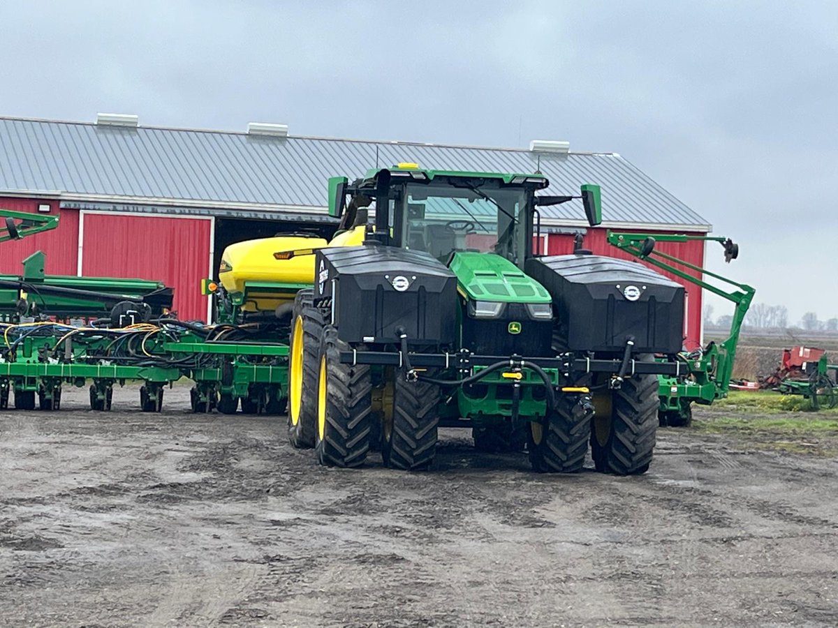 alpinepfl's tweet image. Check out this great setup! ALPINE is ready to plant some corn! 🌽 #ALPINE #CdnAg