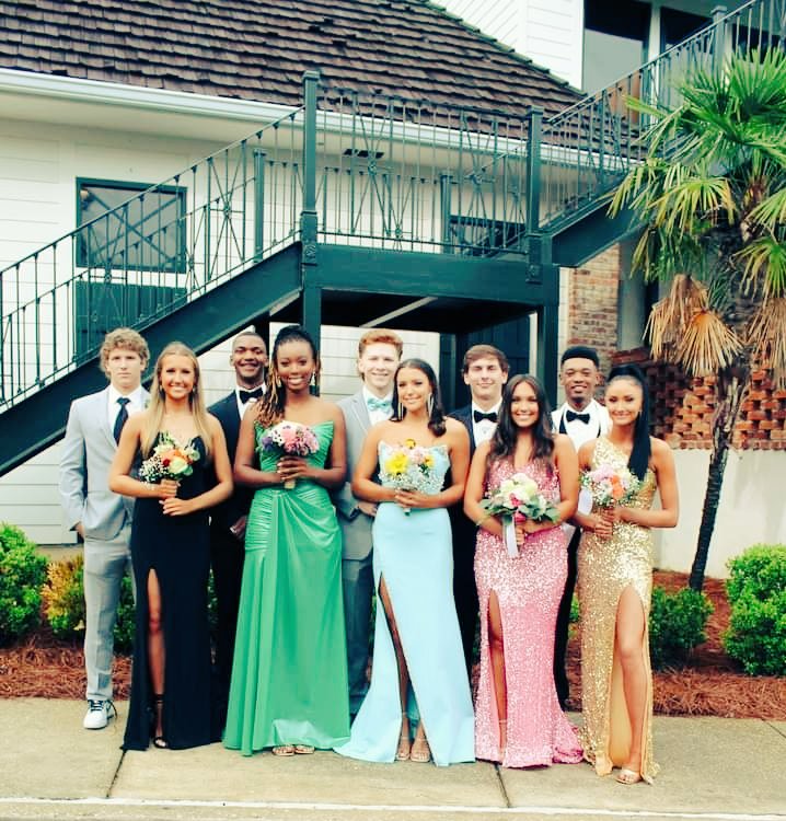 summerpowerss's tweet photo. 💙💛 Senior Prom 2023!!! #dreamincolor https://t.co/VIsqIVZBJs