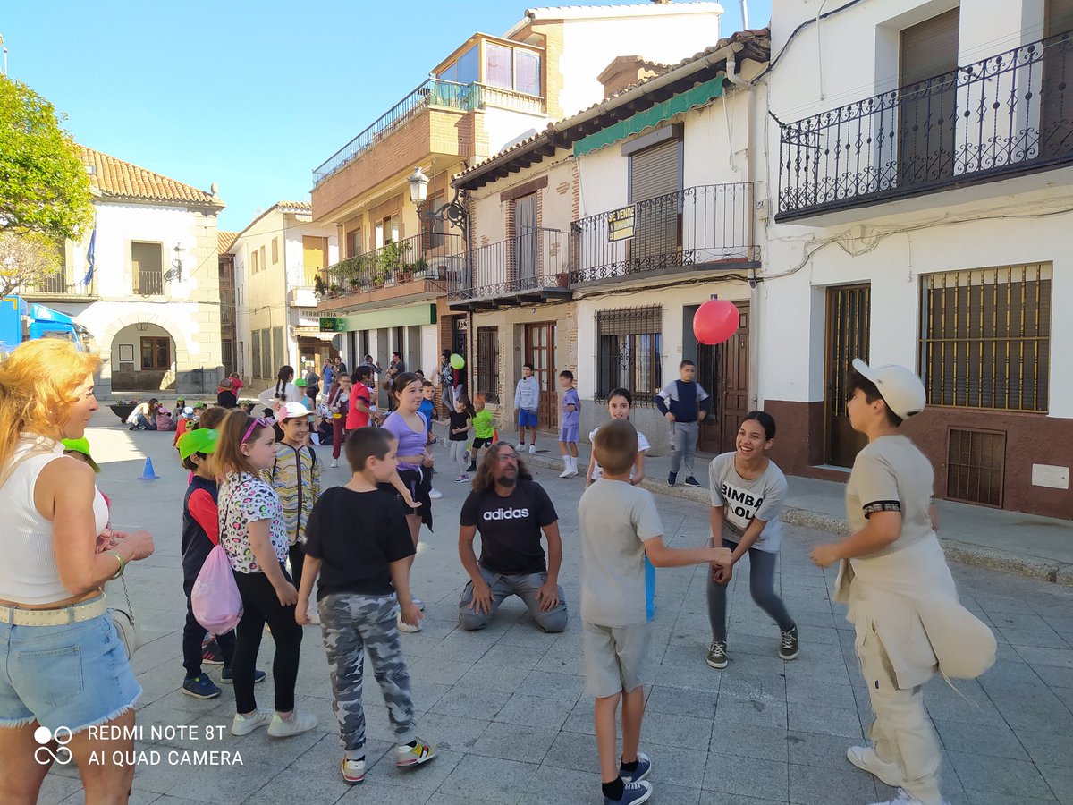 CEIPTorosGui's tweet photo. Nuestros profes de Educación Física han organizado el día de "Educación Física en la calle" . Hemos aprendido diferentes juegos populares de España y de muchos otros países. https://t.co/FGVEdSRRBb