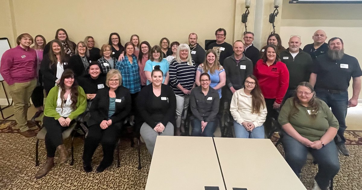 Happy #AdministrativeProfessionalsDay! Take time to recognize &amp; celebrate the work of secretaries, administrative assistants &amp; other office professionals for their contributions in our districts &amp; within our agency! 🖥️ 📁
#CRAEA #iaedchat #officesupportstaff